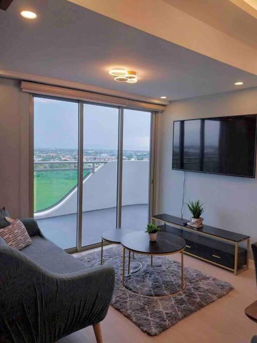 1Bedroom Unit At Azure North With Netflix Up To 6Pax サンフェルナンド エクステリア 写真